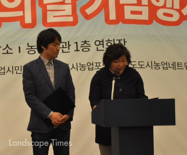 이날 행사에서 김충기 인천도시농업네트워크 대표와 조선행 경기도도시농업시민협의회 운영위원장이 시도 단체장 지방선거 후보군에게 도시농업 정책을 제안했다.