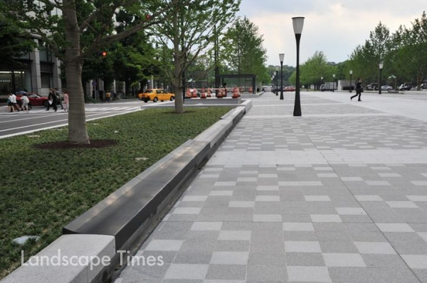 도쿄 마루노우치 재개발 지역 누구나 걷기 편한 가로조성 사례[사진제공 문체부]