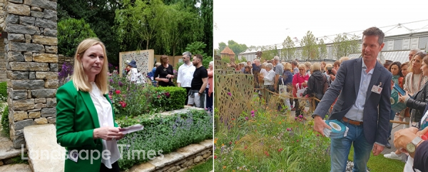 가든디자이너가 관람객과 만나 정원을 소개하고 있다.