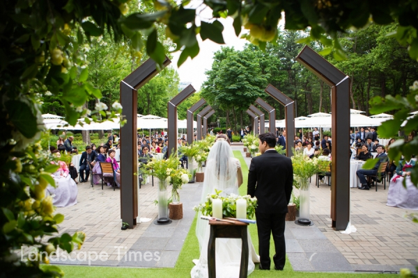 양재시민의숲 작은결혼식 [사진제공: 서울시]