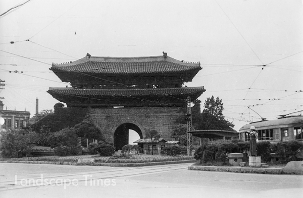 1953년 숭례문 전경(사진 임인식)