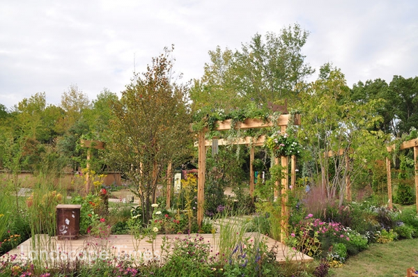 스에코 아다치의 쇼가든 '꽃길'. 밤이면 빛이 투사된 밤 정원이 매력적이며, 영국풍의 세심한 플랜팅으로 최우수식재상을 수상한 정원이다.