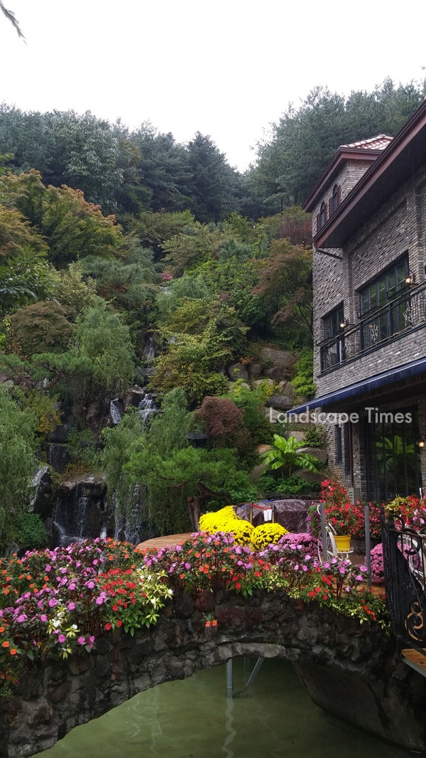 민간정원 1호로 지정된 천안 '아름다운정원 화수목' 정원