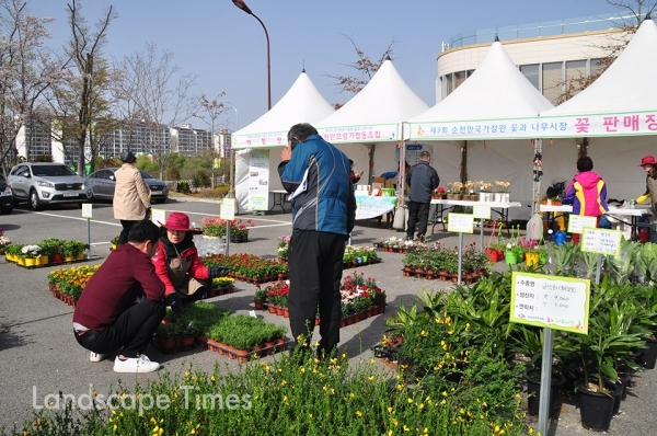 순천시가 오는 15일부터 31일까지 순천만국가정원 정원지원센터에서 꽃과나무시장을 운영한다. [사진 한국조경신문 DB}