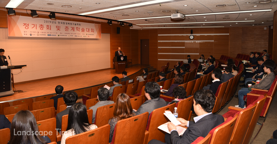 '(사)한국환경복원기술학회 정기총회 및 춘계학술대회'가 지난 12일 고려대에서 열렸다.