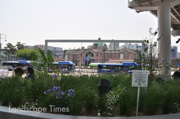공모전에서 최우수상을 수상한 임다섭·이가영(서울대 환경대학원)팀의 정원 ‘초속(草速)정원 : 풀의 속도로 걷다’