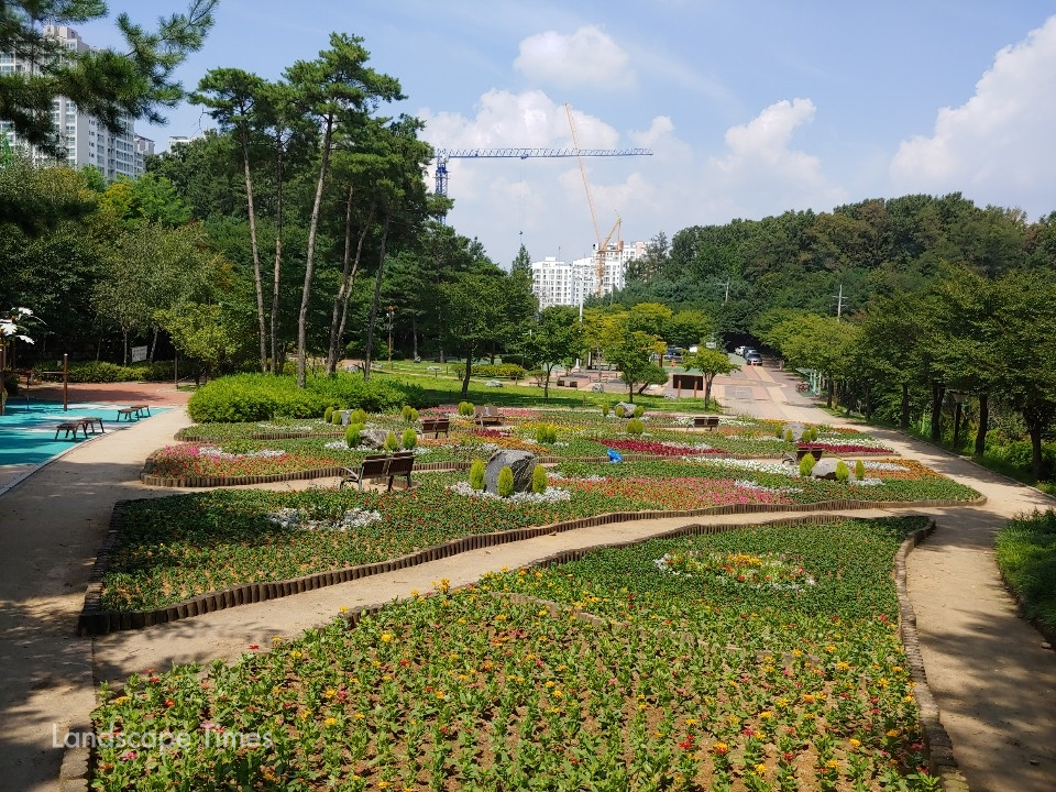 가을맞이 새 단장한 의정부시 '직동근린공원' [사진제공: 의정부시]