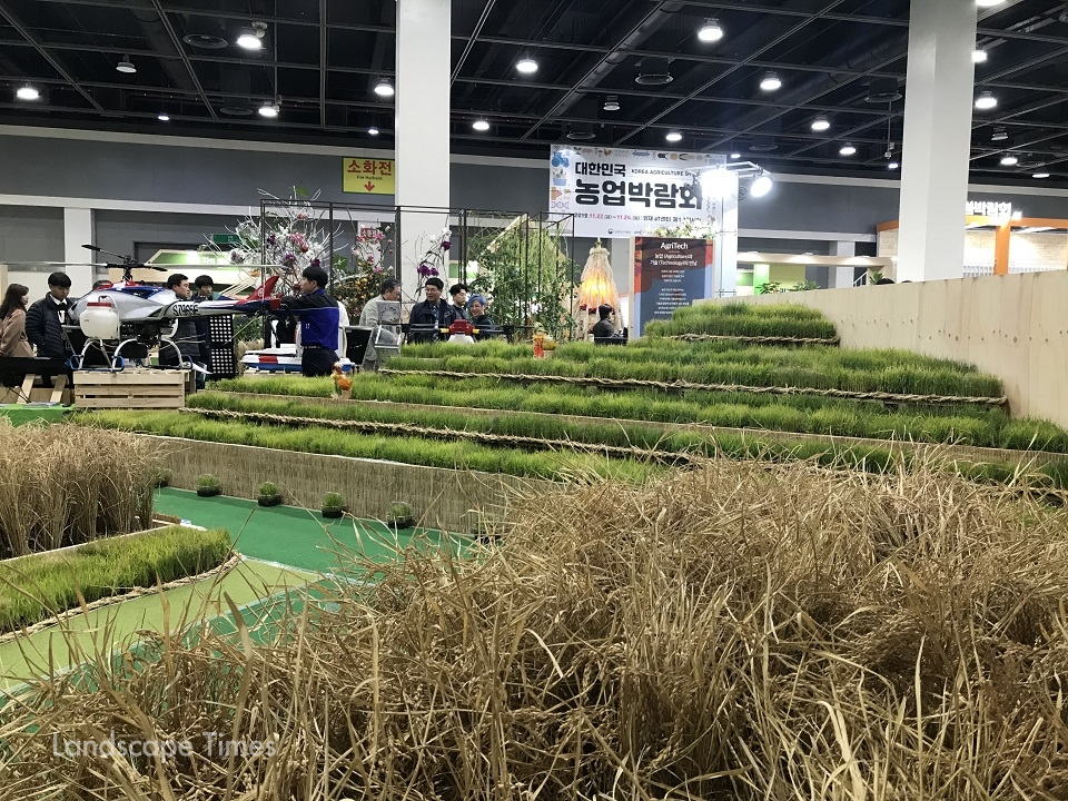 제1회 대한민국농업박람회가 농림축산식품부 주최로 22일(금)부터 사흘간 aT센터에서 개최된다.