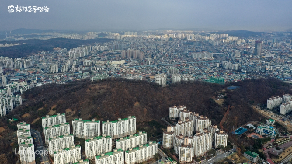 아파트에 둘러싸인 일봉산공원 ⓒ환경운동연합