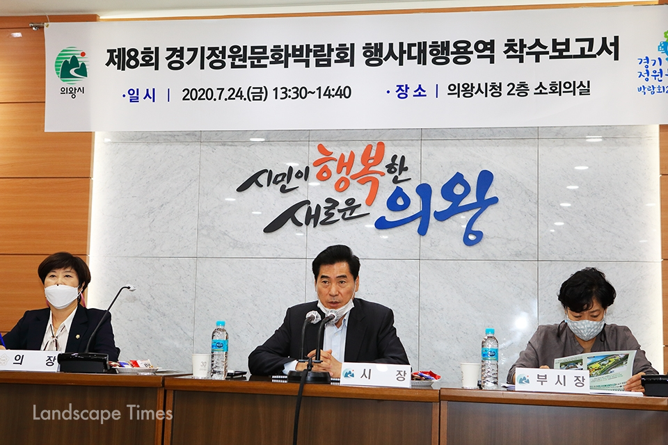 (좌측부터) 윤미경 의왕시의회 의장, 김상돈 의왕시장, 차정숙 의왕시 부시장  ⓒ지재호 기자
