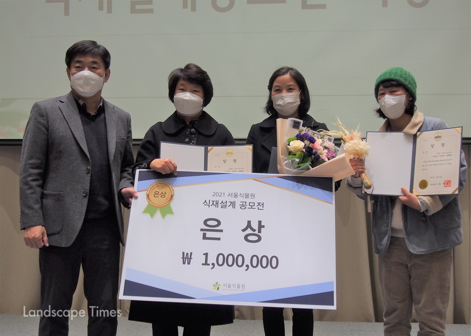 ‘나뭇잎 사이로 반짝’을 조성한 은상 수상자 나정미·박정아·정혜진 팀(서울숲 도시정원사)