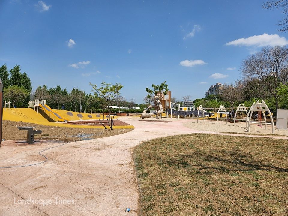 광나루한강공원 거점형 어린이놀이터 전경
