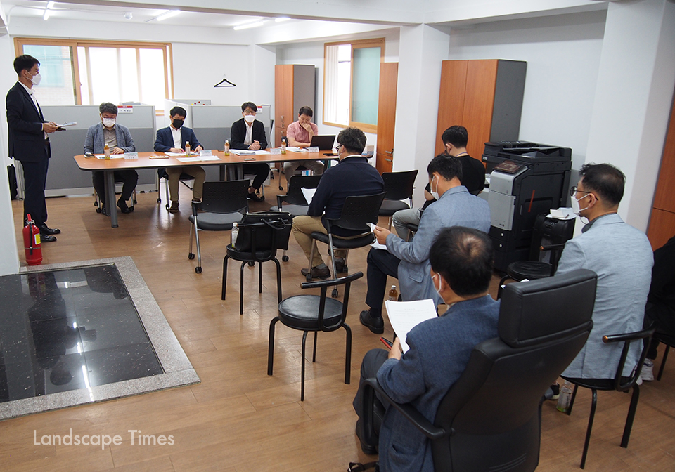 한국공원시설업협동조합 비상대책위원회에서 주최한 기자간담회 모습.