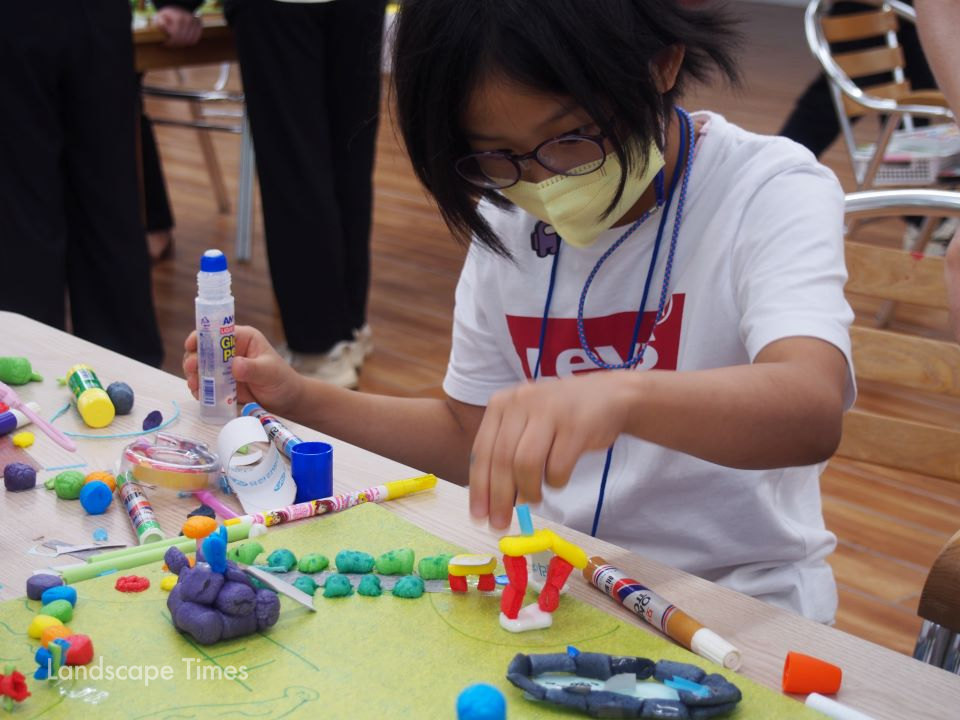 어린이조경학교가 2년 반만에 재개한 가운데 지난 3일 서울숲커뮤니티센터에서 개강했다.