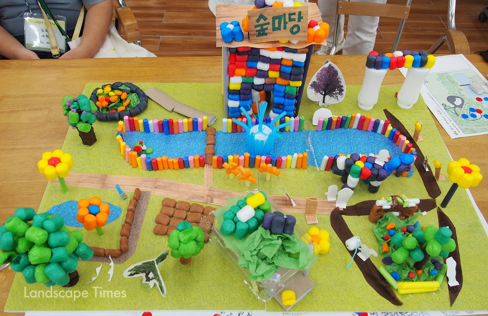 어린이조경학교에 참여한 초등학생들의 공원 모형 '숲마당'
