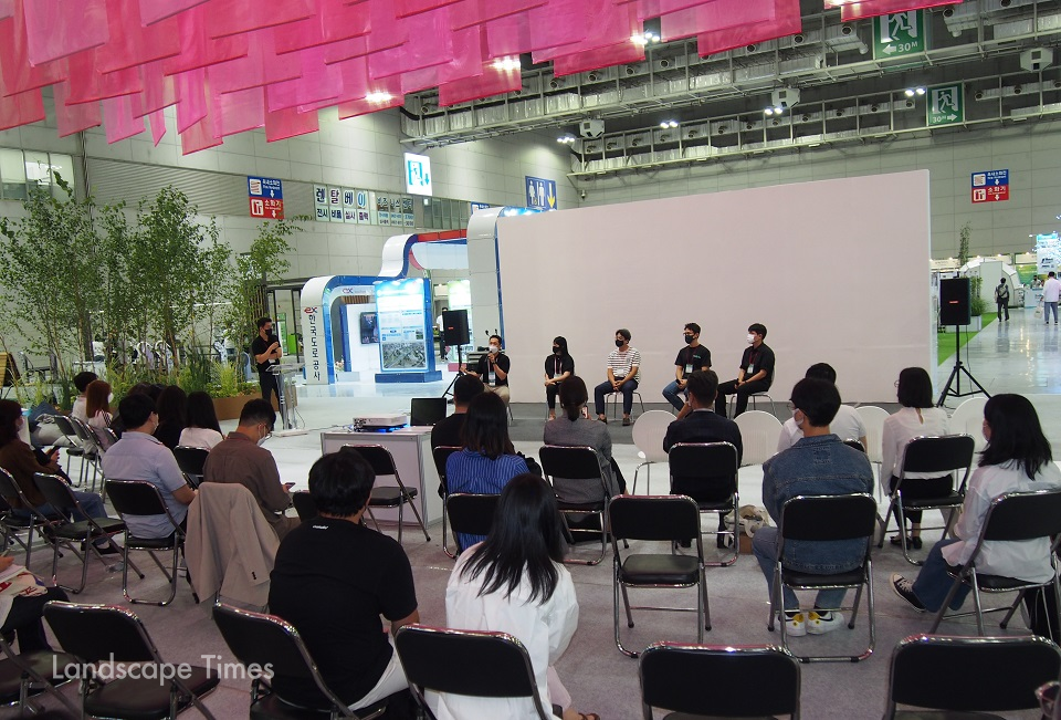 IFLA 조경정원박람회가 열린 첫날 31일 김대중컨벤션센터 전시홀에서 조경 일자리에 대해 묻고 답하는 토크 콘서트가 진행됐다.
