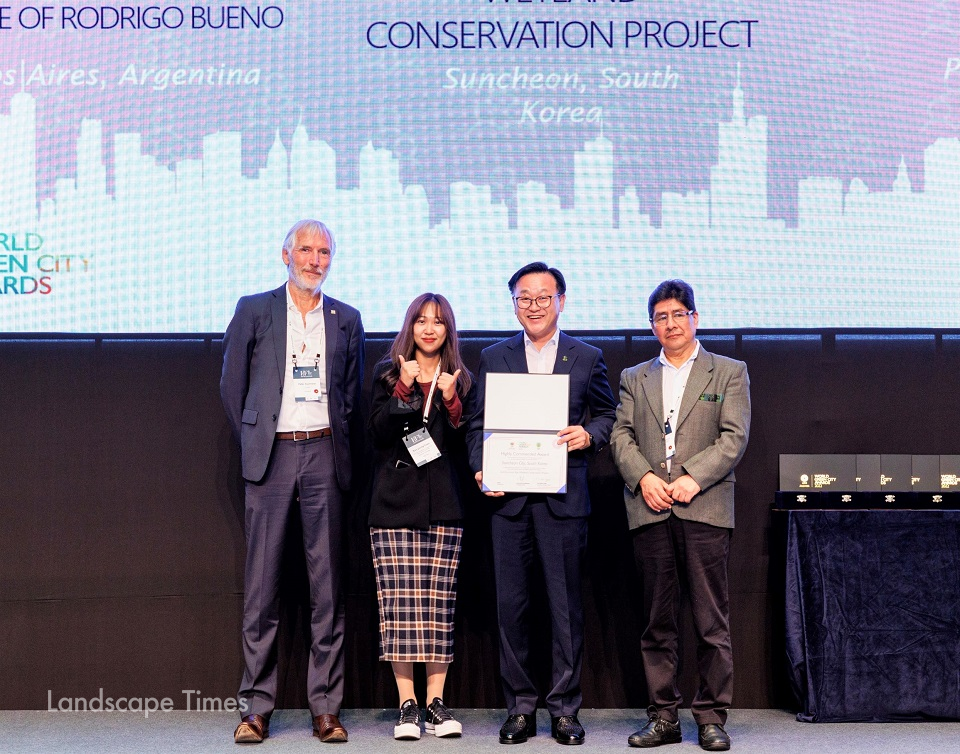 순천시가 제1회월드그린시티어워즈 사회통합을 위한 친환경적 생활 분야에서 순천만습지 복원 사례로 수상했다. c순천시