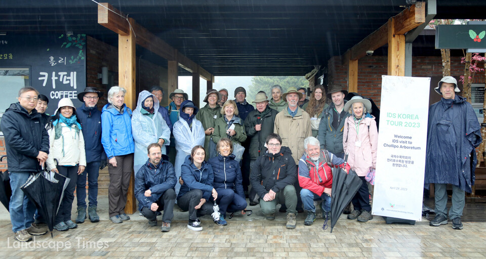 천리포수목원을 방문한 국제수목학회 회원들   ⓒ천리포수목원