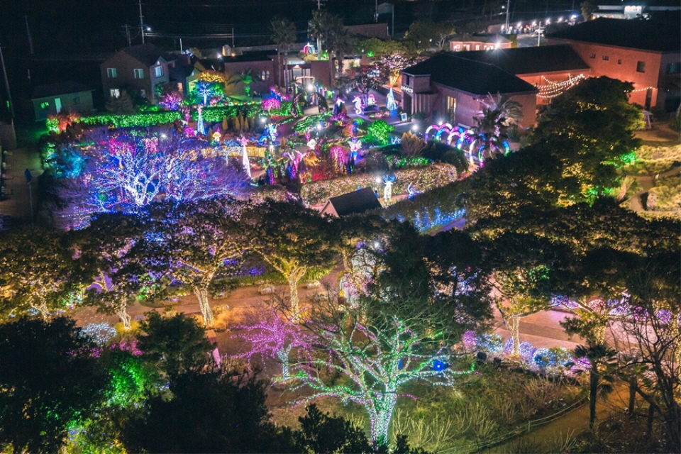  500만 개 이상의 LED 조명으로 이뤄진 별빛 축제 풍경Ⓒ제주허브동산
