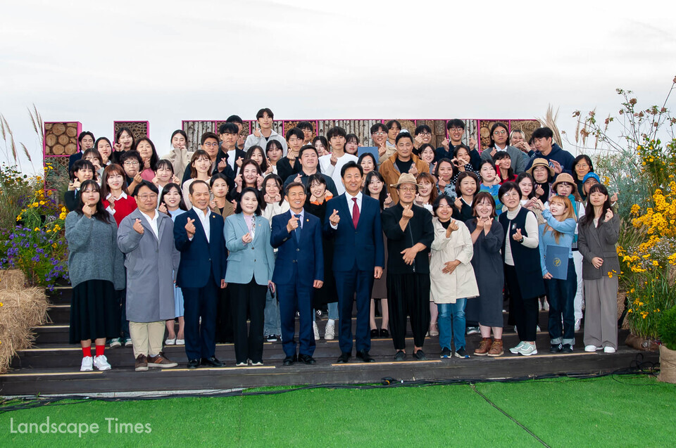 22개팀 수상자와 오세훈 시장의 단체사진