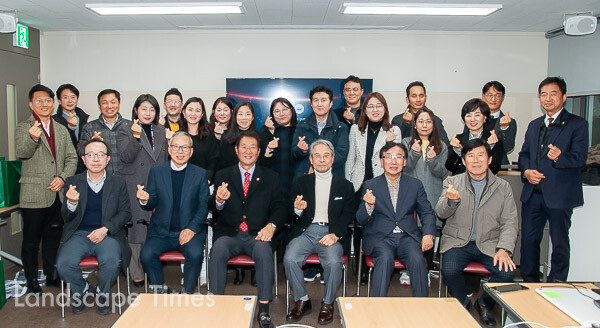 한국기술사회 조경분회 기술사패 전달식 단체사진