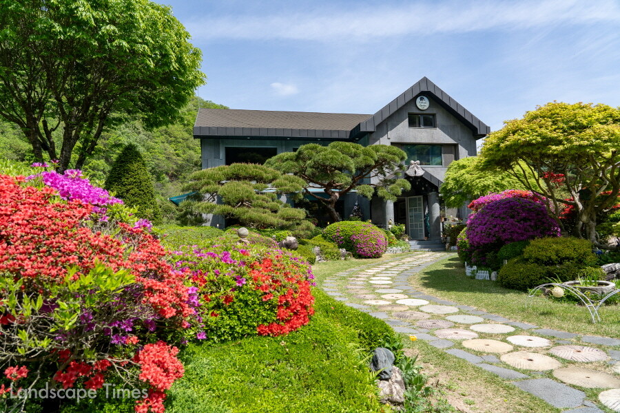 [카페가 있는 정원] 내추럴가든529 < 정원 < 정원·산림 < 기사본문 - Landscape Times [카페가 있는 정원] 내추럴가든529